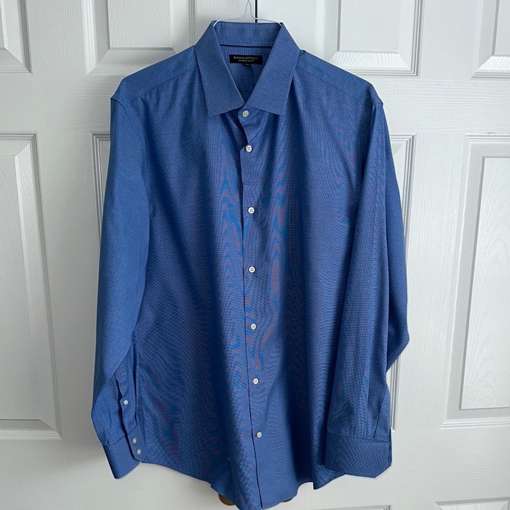 Banana Republic Non Iron SLIM fit Blue Dress Shirt Classic Collar Long Sleeves